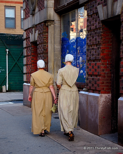 Amish Ladies - Influencing the Scene